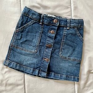 Adorable Denim skirt - Perfect for fall!